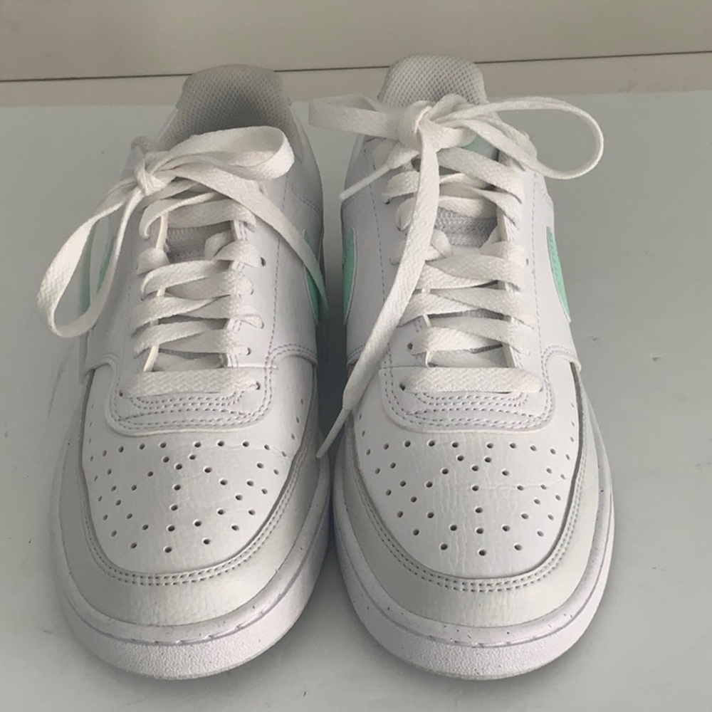 Nike women’s sneakers